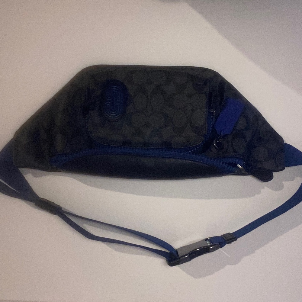 Coach unisex large pouch shoulder or hip pack - NEW INSIDE AND OUT